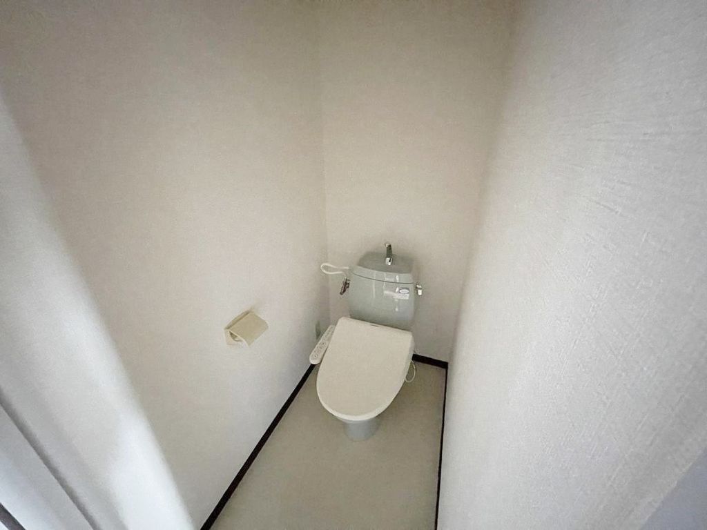 サンビレッジ葉山 E棟のトイレ写真