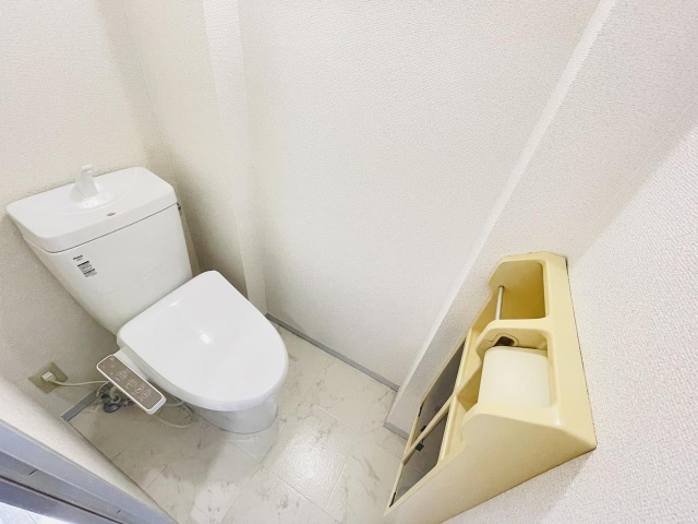 トイレ　温水洗浄便座