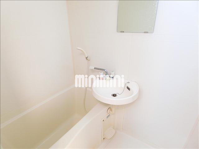 バス・シャワールーム　給湯式のお風呂です。