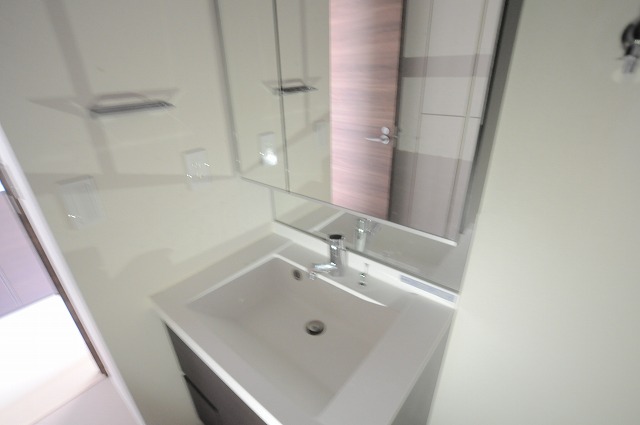 洗面設備　※号室違いの写真です