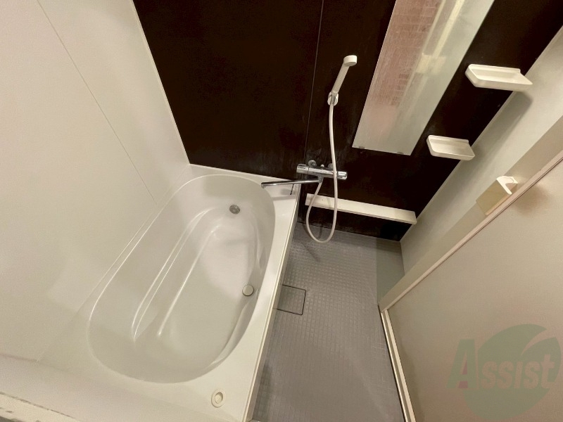 バス・シャワールーム　お風呂になります。一日の疲れを癒してくださいね。