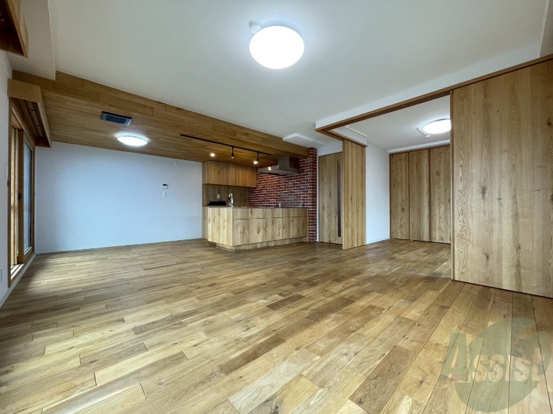 居室・リビング　広くてキレイなお部屋が広がっていて、充実した生活が送れそう。