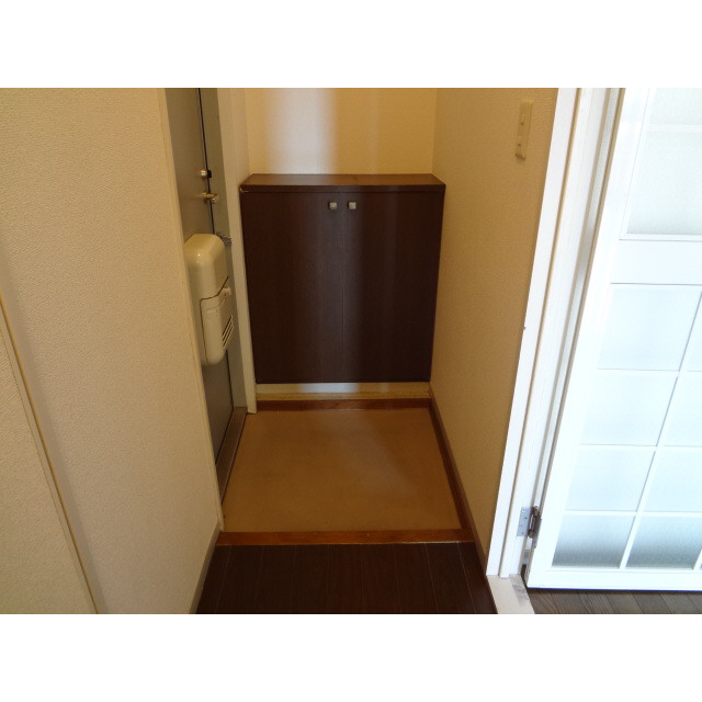 玄関　リノベーション前の画像です