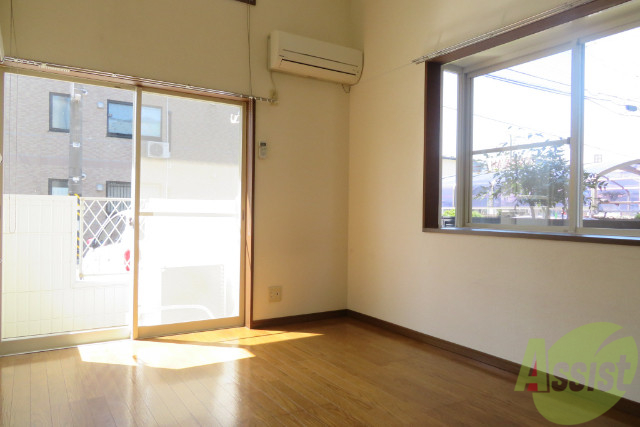 居室・リビング　明るさが印象的なポカポカとしたお部屋です。