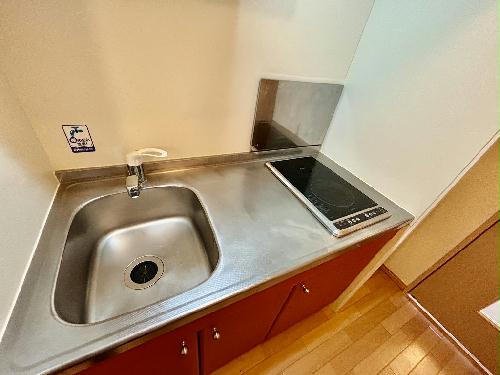 キッチン　現状優先。設置は現地と異なる可能性があります。