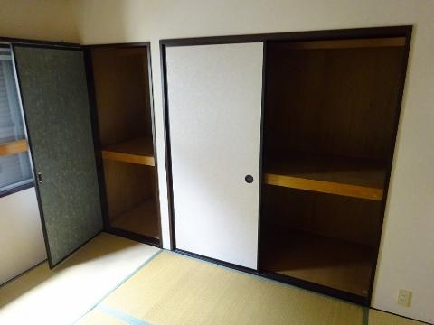 タウニー北春日丘　収納　押入