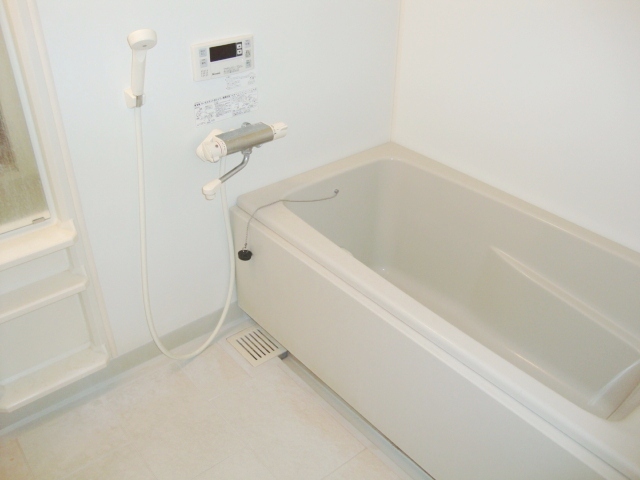 バス・シャワールーム　落ち着いた空間のお風呂です