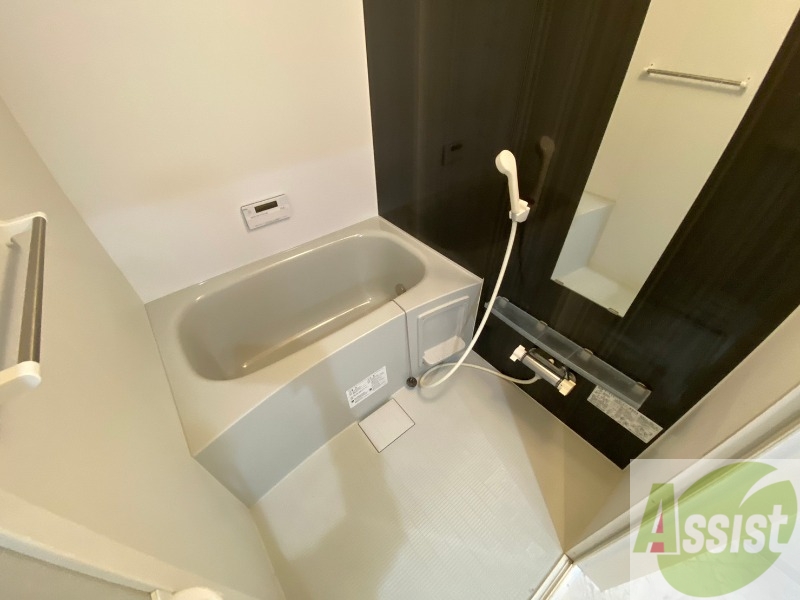 バス・シャワールーム　お風呂になります。一日の疲れを癒してくださいね。