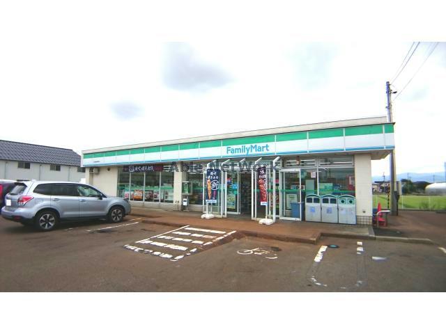 コンビニ　ファミリーマート長岡新産東町店（コンビニ）まで1126m