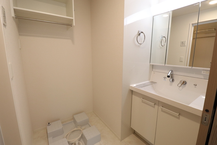 洗面設備　※同タイプの部屋写真です