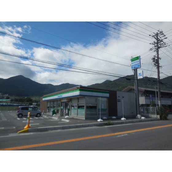 コンビニ　ファミリーマート千曲上山田店（コンビニ）まで772m