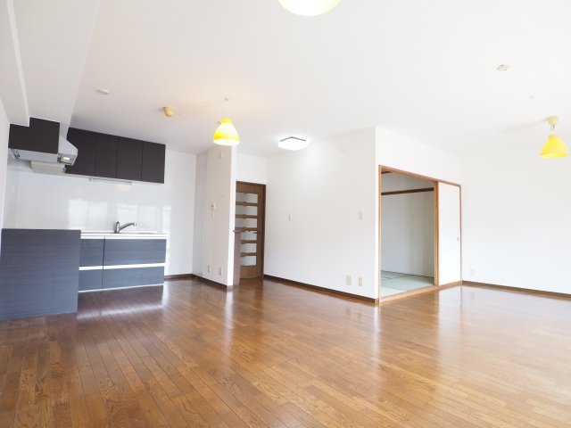 居室・リビング　約20.5帖の開放的なリビング