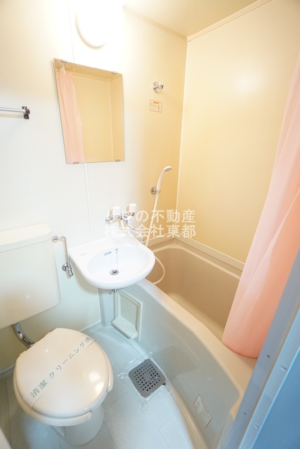 バス・シャワールーム　お掃除がしやすい３点ユニットバスです☆