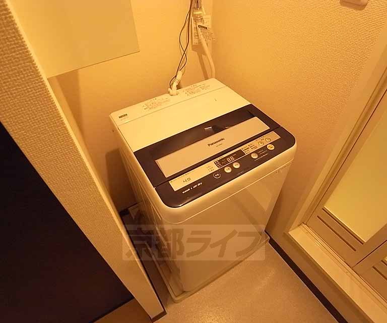 その他設備　備え付きの洗濯機です。