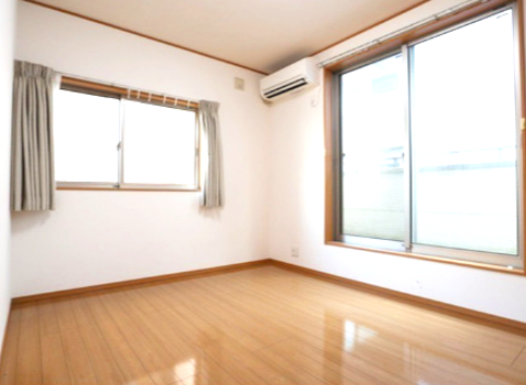 その他　ゆったり過ごせる居間です