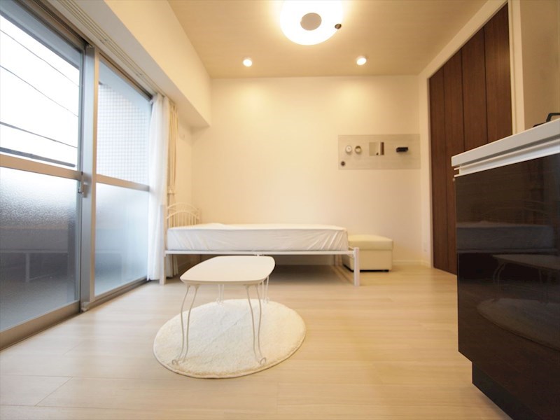 その他部屋・スペース　洋室8.6帖　システムキッチン　エアコン完備　バルコニー