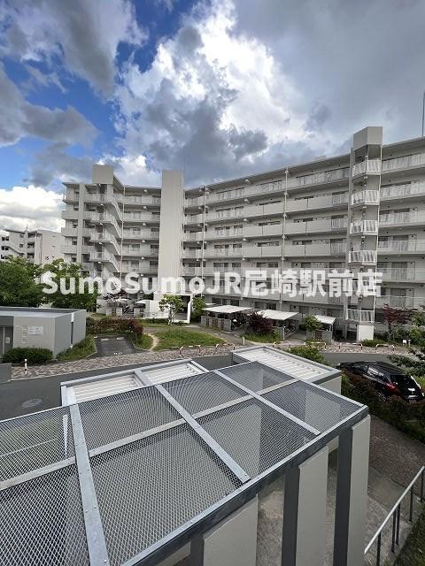 トイレ　落ち着いた色調のトイレです