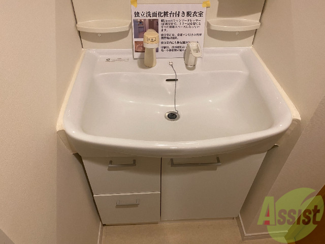 洗面設備　忙しい朝の味方、独立洗面台があるのは嬉しいですね。