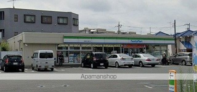 コンビニ　ファミリーマート（コンビニ）まで69m