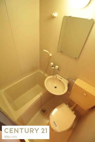 バス・シャワールーム　コンパクトな３点式♪