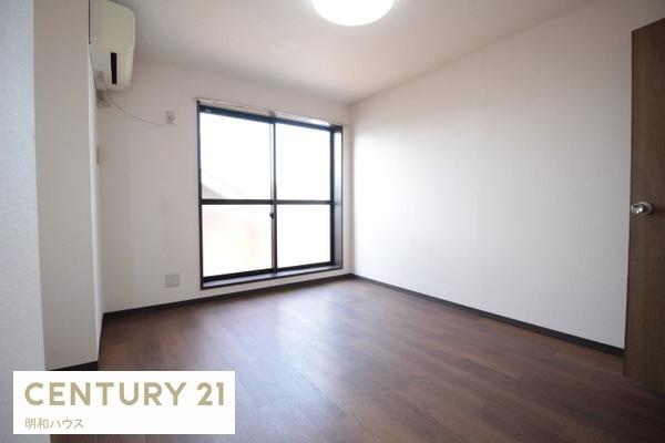 居室・リビング　明るい6帖です♪