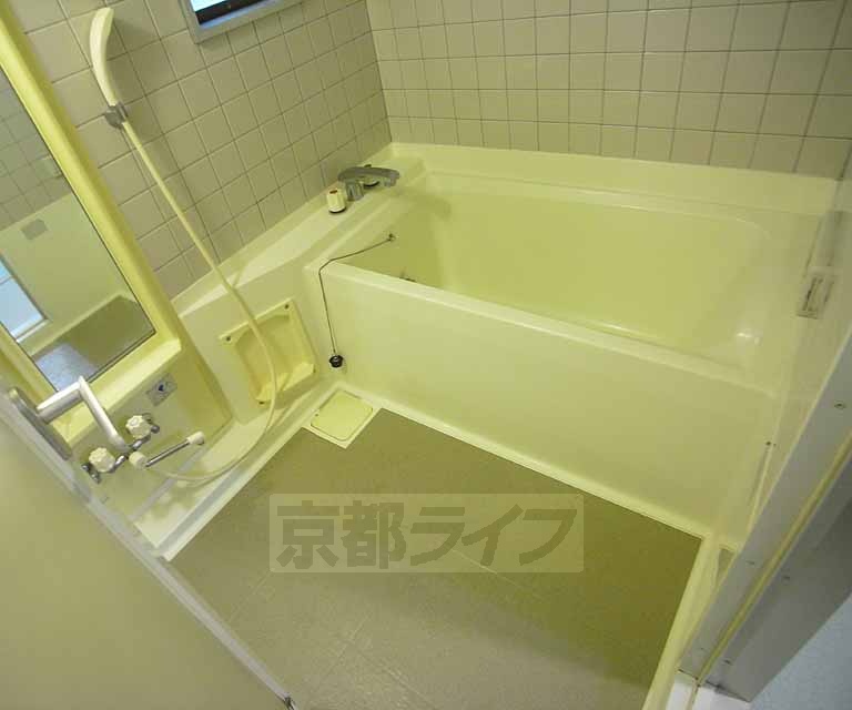 バス・シャワールーム　浴槽大きめ