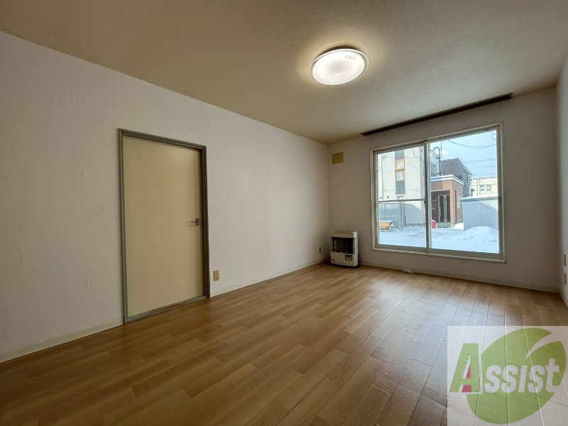 居室・リビング　広くてキレイなお部屋が広がっていて、充実した生活が送れそう。