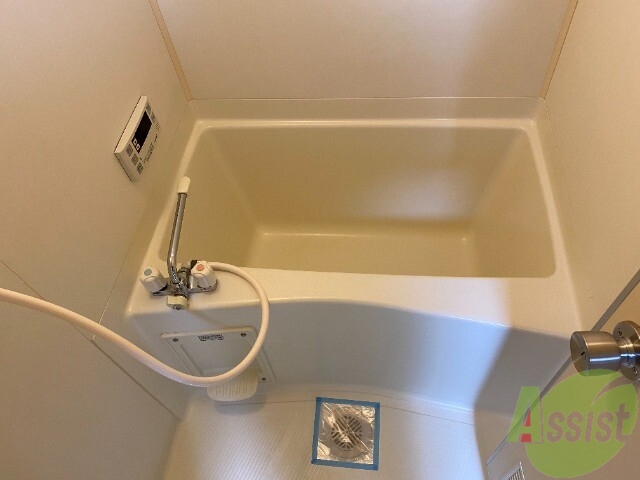 バス・シャワールーム　浴室は、この位のサイズ感。ゆったり浸かりましょう。