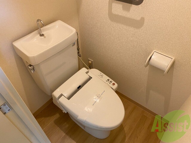 トイレ　トイレには、温水洗浄便座機能が付いています。