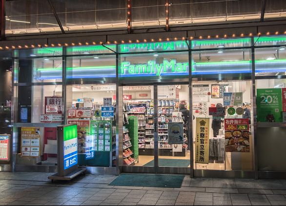 コンビニ　ファミリーマート上野公園店（コンビニ）まで129m