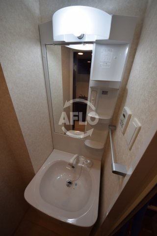 洗面設備　Luxe難波西III　洗面化粧台