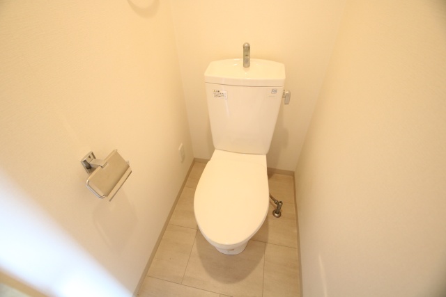 トイレ　※別室の参考写真の為、現況優先です。