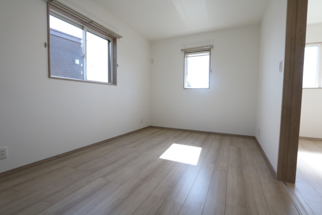 居室・リビング　☆洋室７．１帖のお部屋が２部屋☆