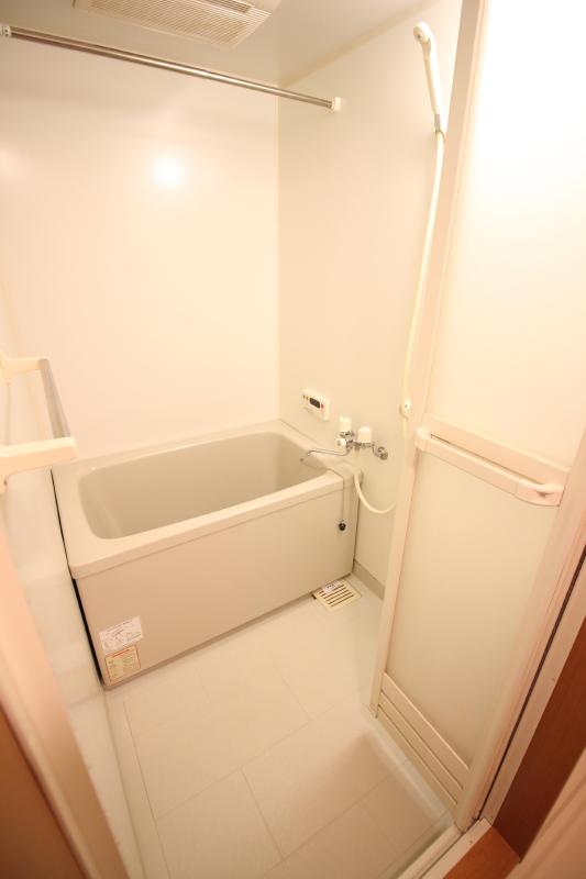 バス・シャワールーム　浴室乾燥機、追い焚き付きバス