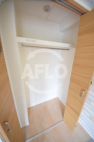 収納　モノトーン難波　クローゼット