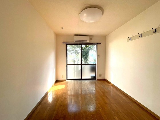 居室・リビング　※他号室の写真です。