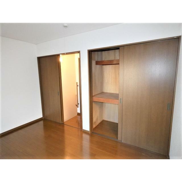 収納　２階　洋室　収納