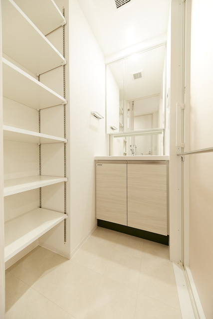 洗面設備　※写真は同タイプ住戸です。