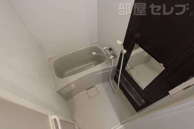 バス・シャワールーム　＊同タイプ写真参照