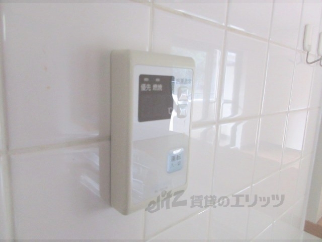 その他設備　給湯器リモコン