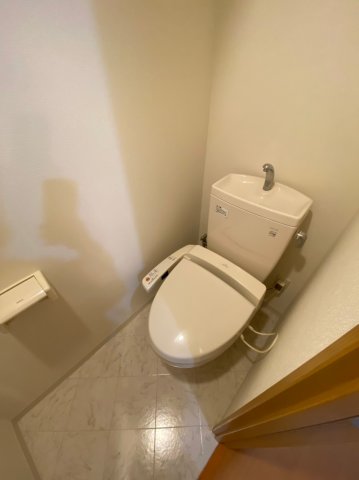 トイレ　温水洗浄便座