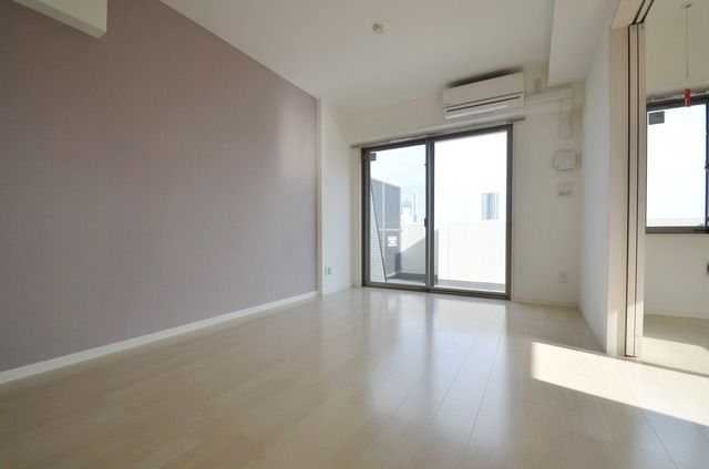 居室・リビング　同物件内の他号室の写真です