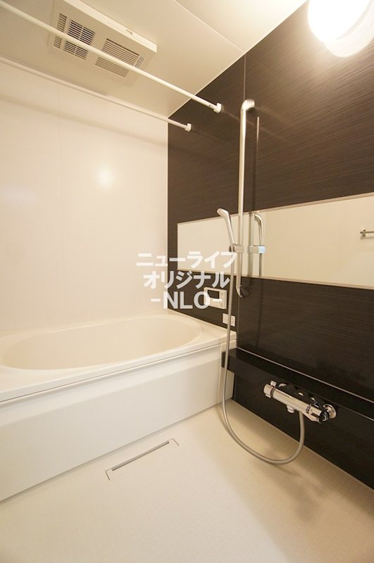 バス・シャワールーム　ゆったり入れる大きさの浴室です♪