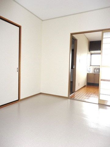 居室・リビング　明るい居室