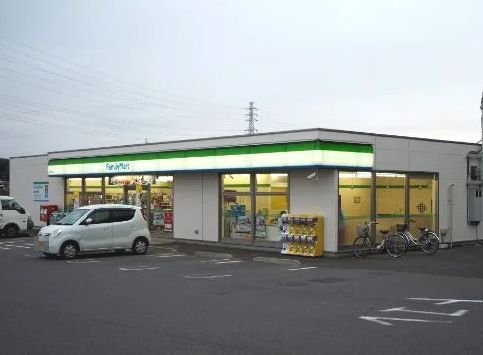 コンビニ　ファミリーマート（コンビニ）まで550m