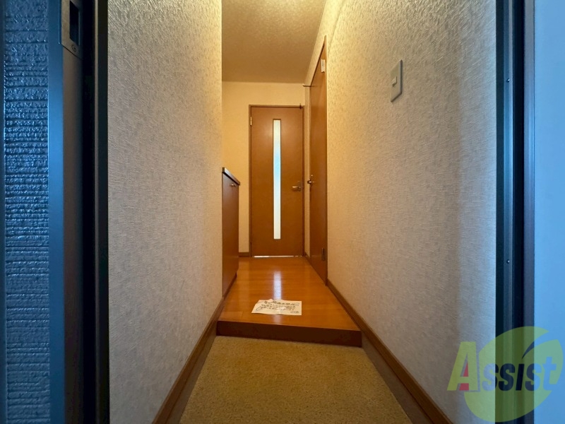 玄関　玄関の様子です。明るい印象ですね。気分もあがりそう。