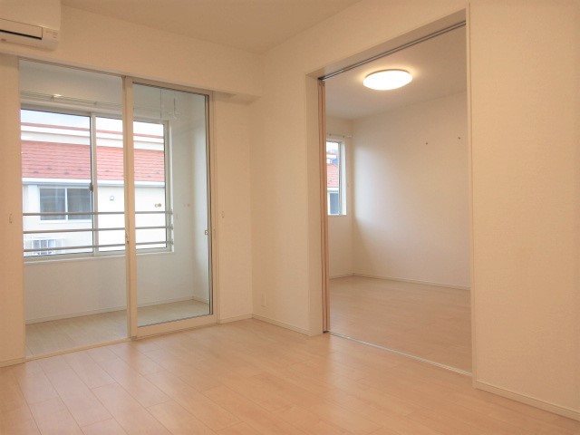 居室・リビング　写真は別の部屋のものです。