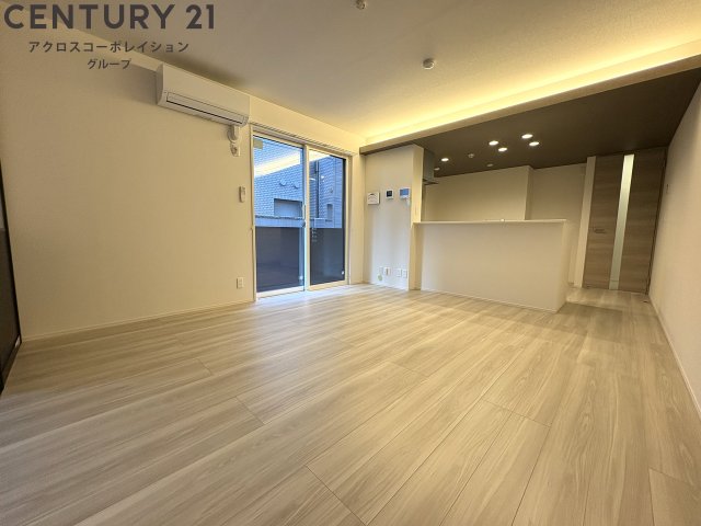 居室・リビング　人気の白床、広々としたリビングです！