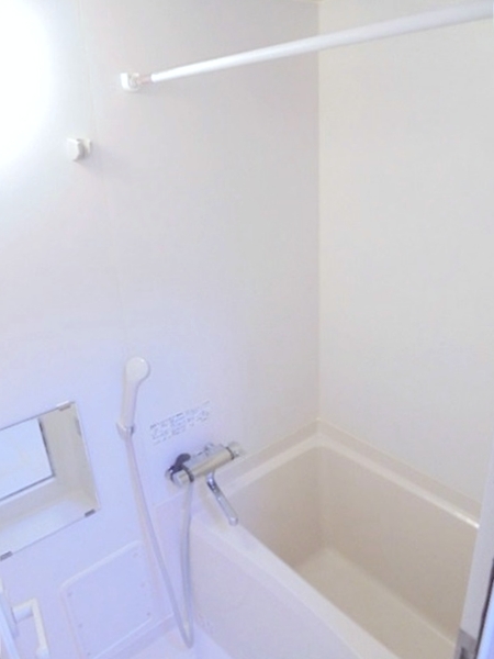 バス・シャワールーム　雨の日でも安心の浴室乾燥機付きです♪