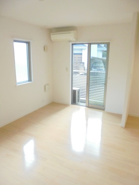 居室・リビング　開放感のあるゆったりとしたお部屋です♪